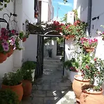 Mouria Otel *
