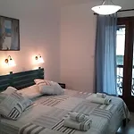 Mouria İskados