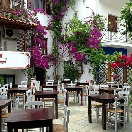 Mouria Hotel *